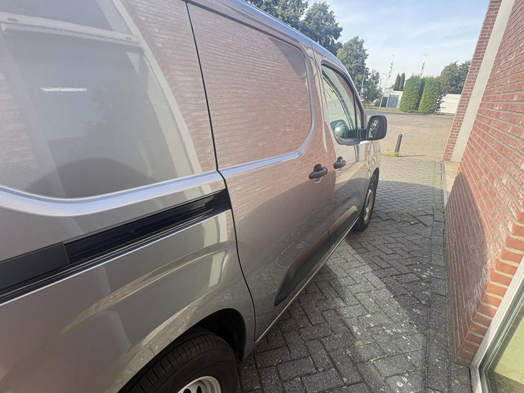 Vehicle Image 33