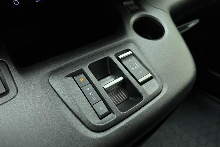 Vehicle Image 25