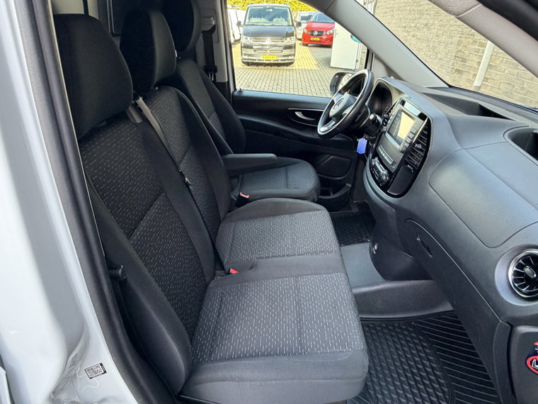 Vehicle Image 32