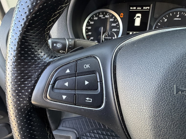 Vehicle Image 37