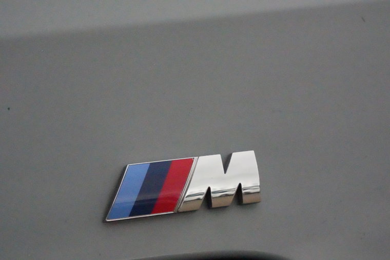 Vehicle Image 32