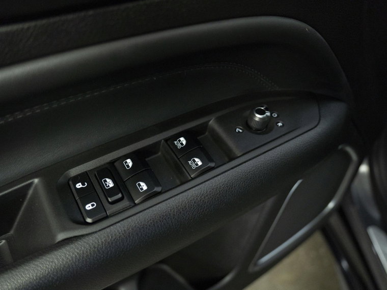 Vehicle Image 38