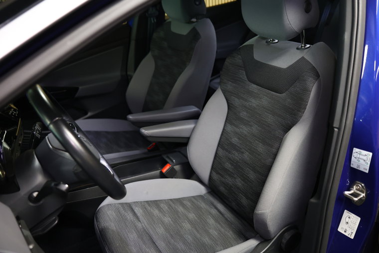 Vehicle Image 23