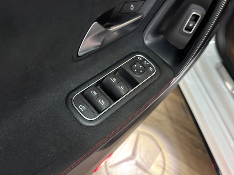 Vehicle Image 32