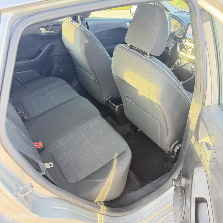 Vehicle Image 12