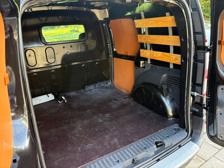 Vehicle Image 23