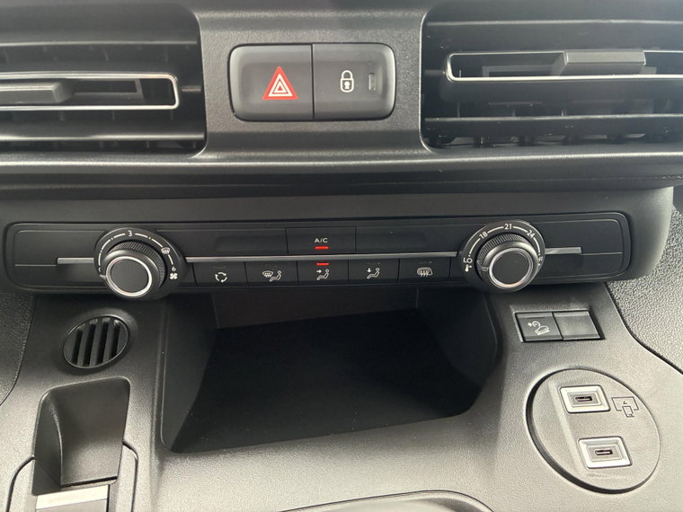 Vehicle Image 27
