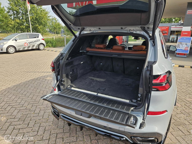Vehicle Image 25