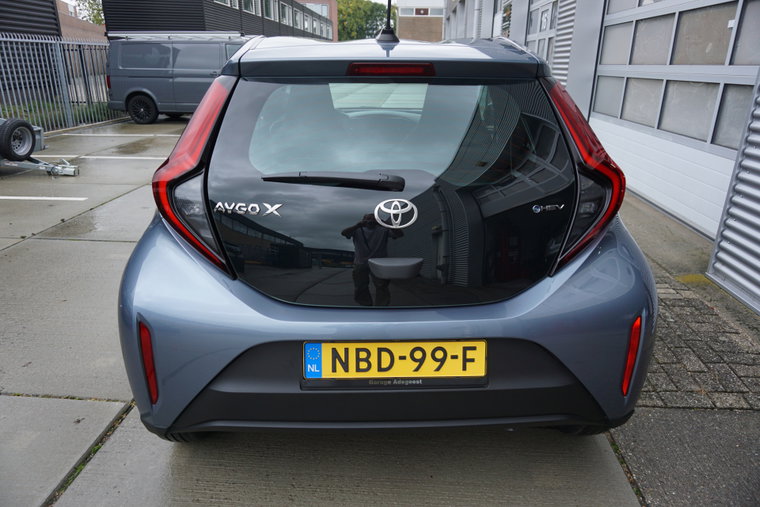 Vehicle Image 4