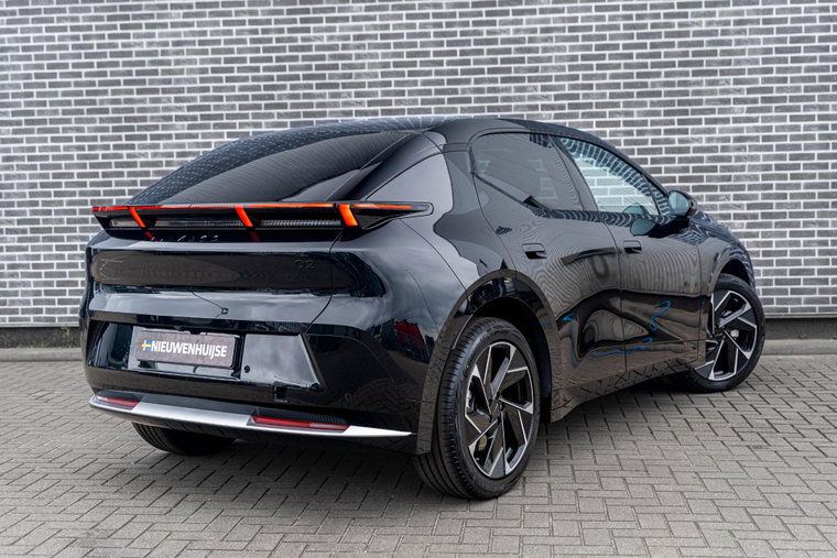 Vehicle Image 25