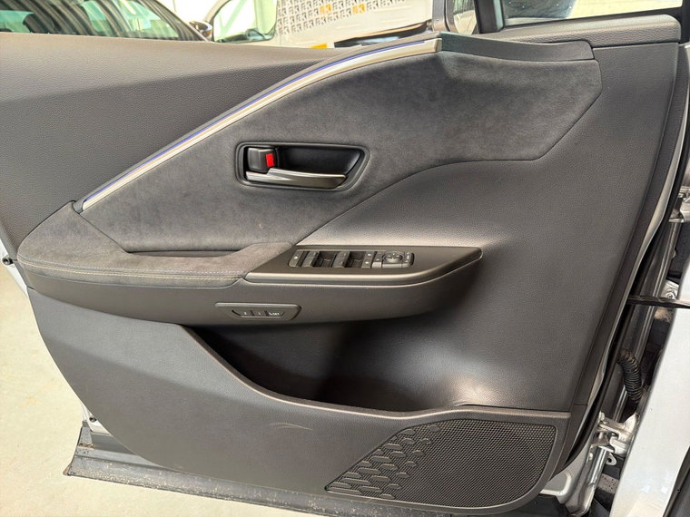 Vehicle Image 25