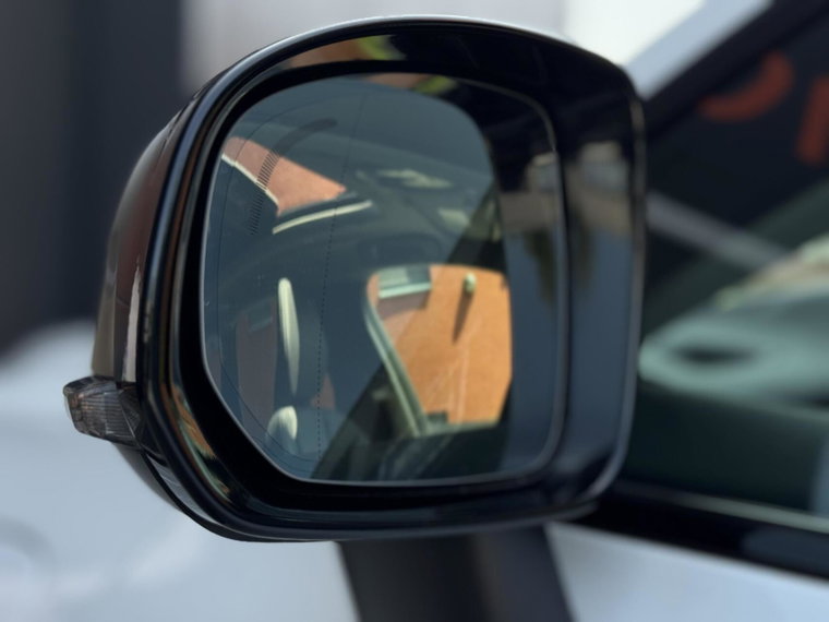 Vehicle Image 32