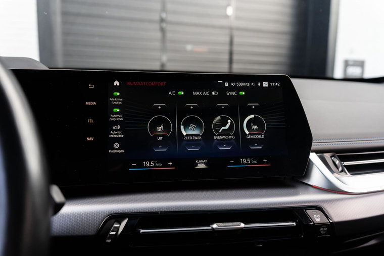 Vehicle Image 38