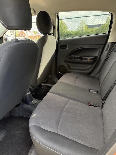 Vehicle Image 25