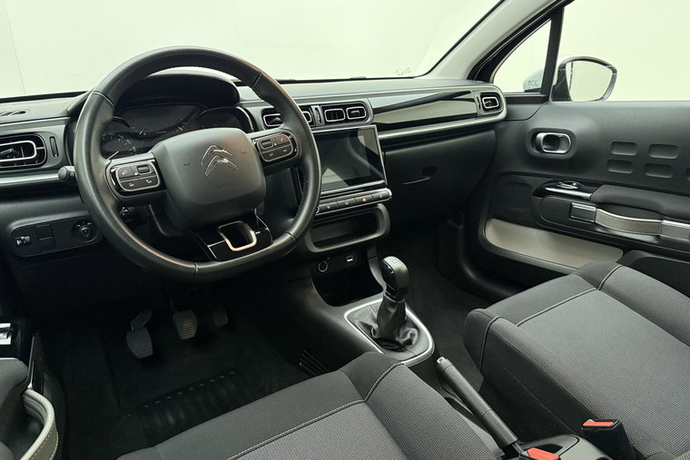 Vehicle Image 16