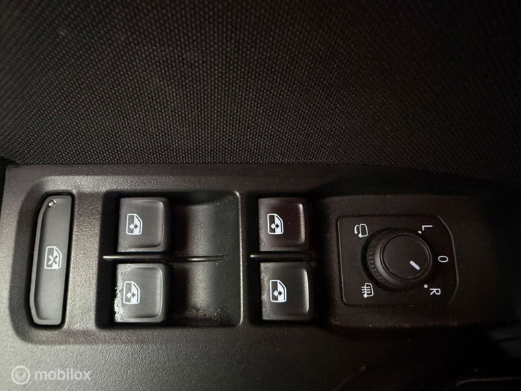Vehicle Image 28