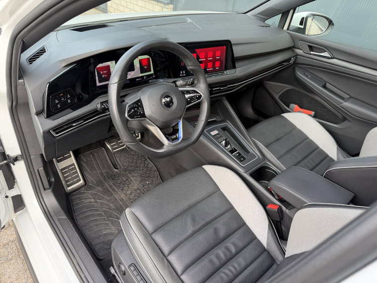 Vehicle Image 25