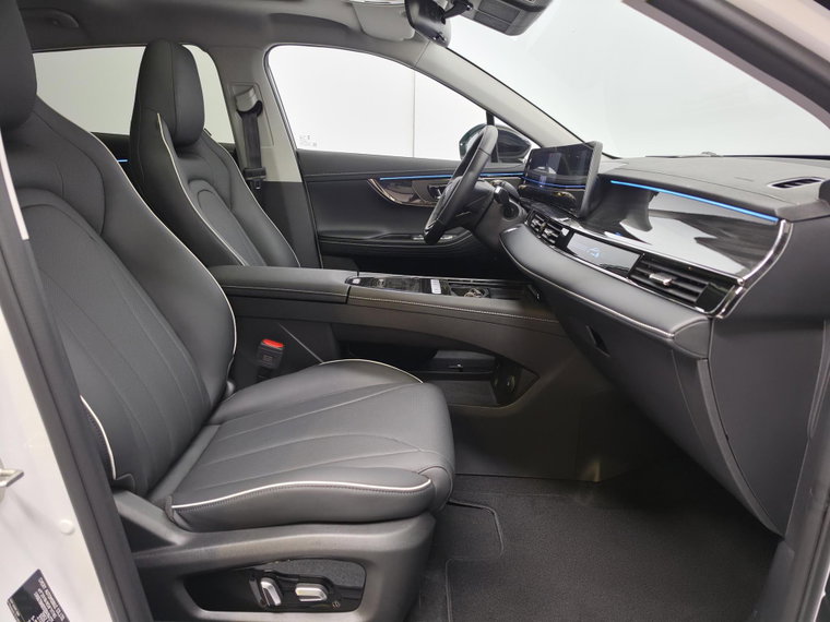 Vehicle Image 33