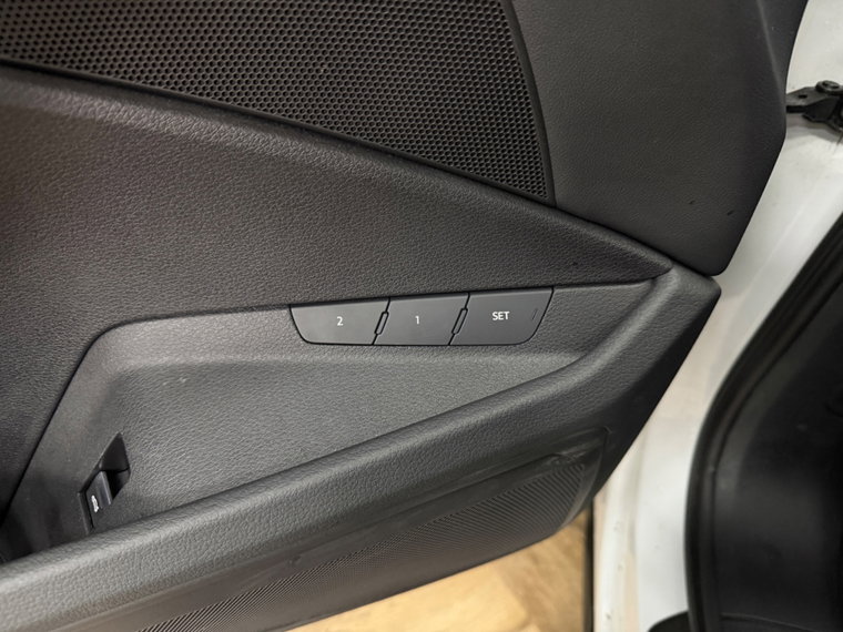 Vehicle Image 27