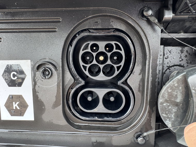 Vehicle Image 25