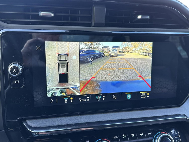 Vehicle Image 25