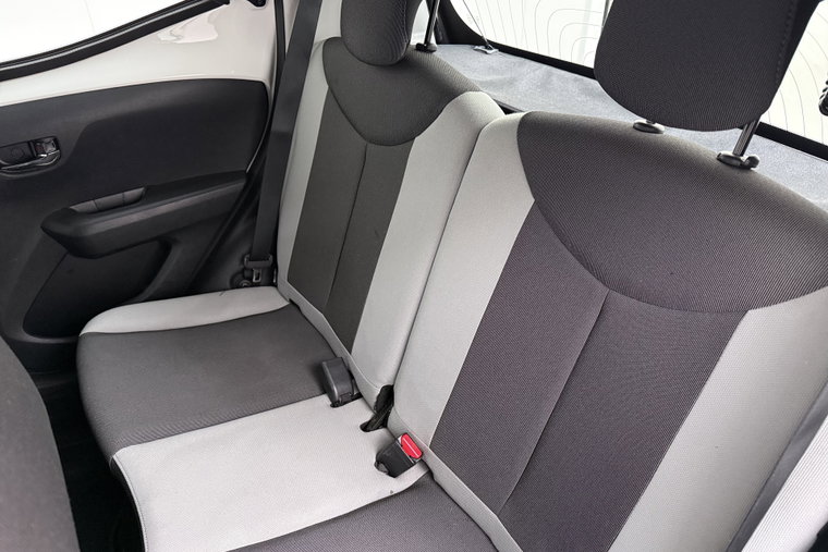 Vehicle Image 12