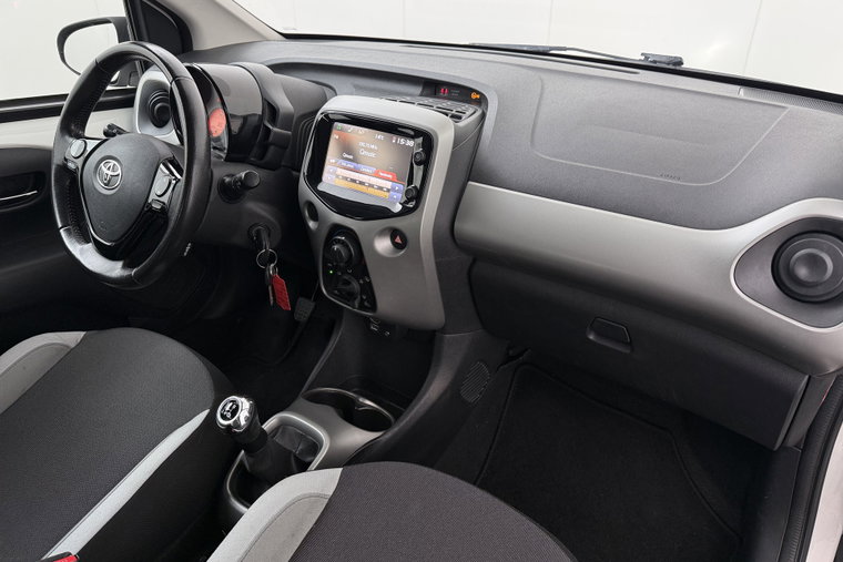 Vehicle Image 16