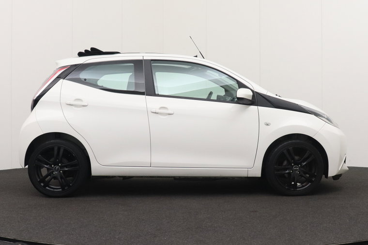 Vehicle Image 6