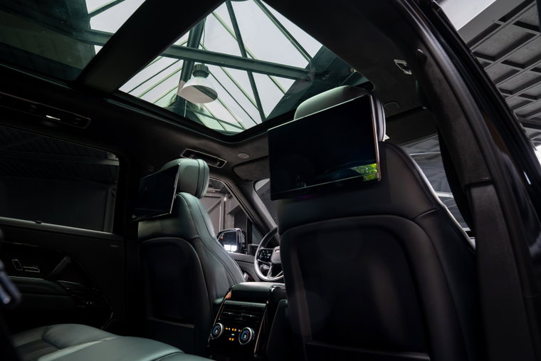 Vehicle Image 12