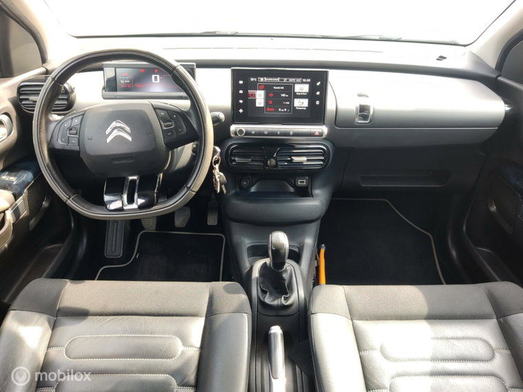 Vehicle Image 12