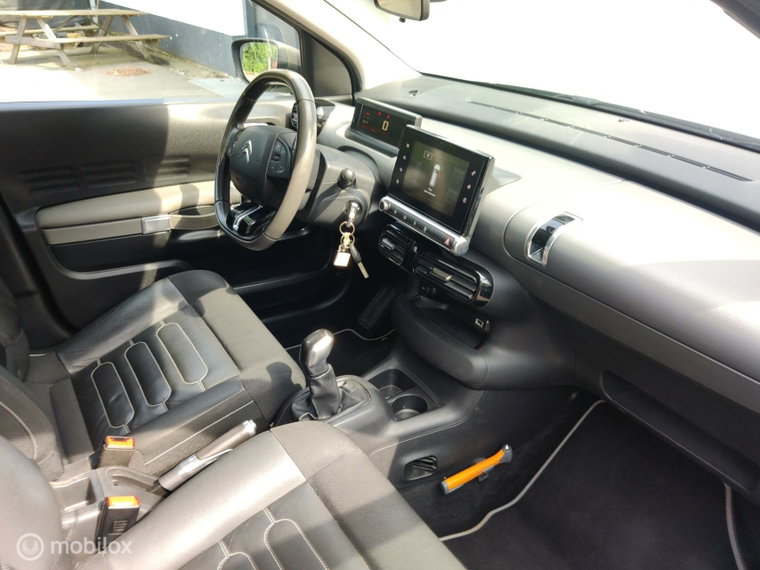 Vehicle Image 11