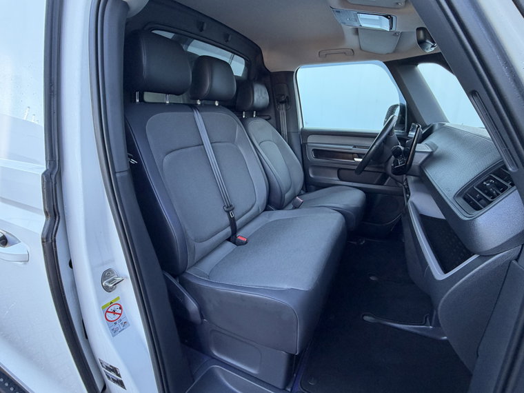 Vehicle Image 16