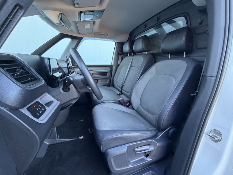 Vehicle Image 32