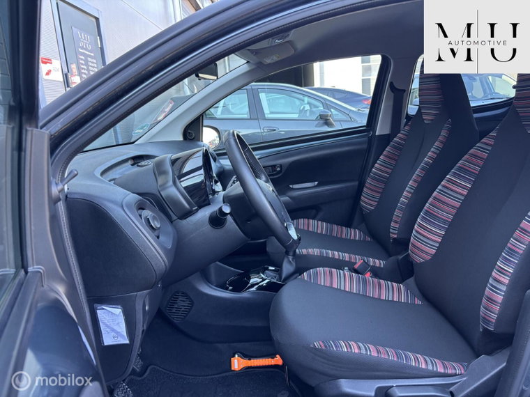 Vehicle Image 16