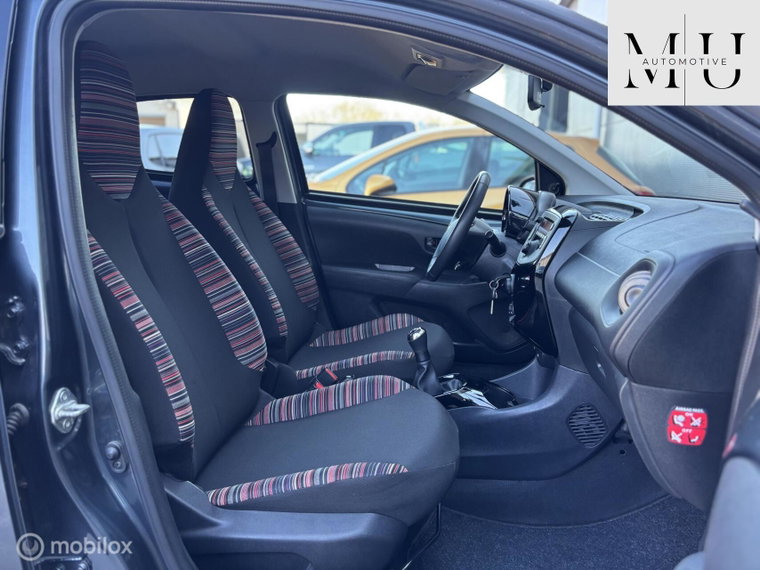 Vehicle Image 18