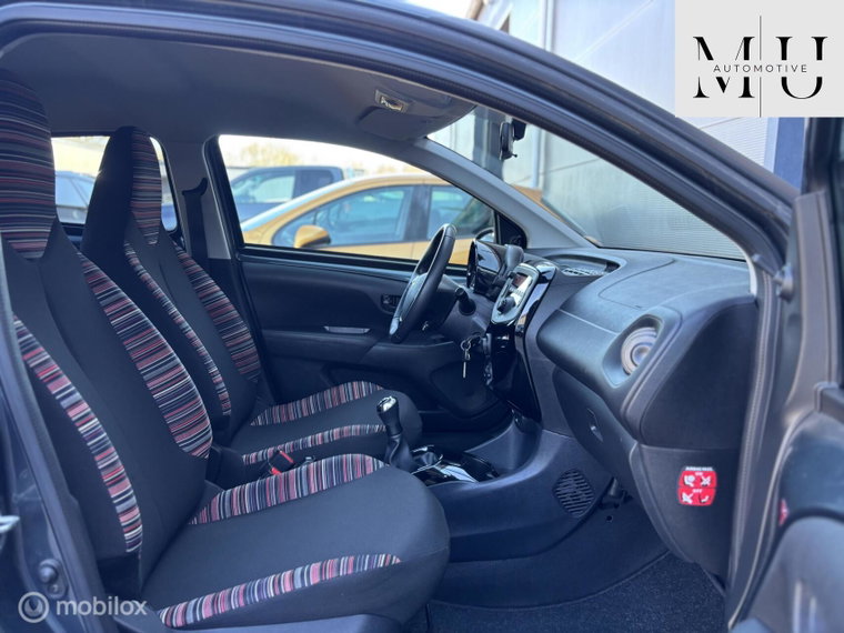 Vehicle Image 19