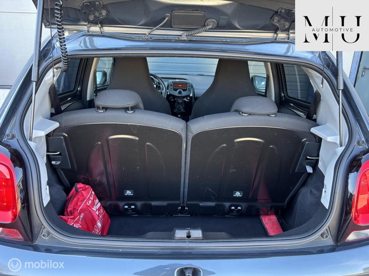 Vehicle Image 21