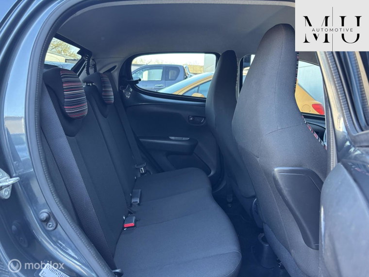 Vehicle Image 22