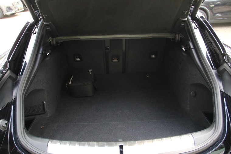 Vehicle Image 32