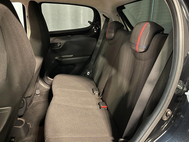 Vehicle Image 25