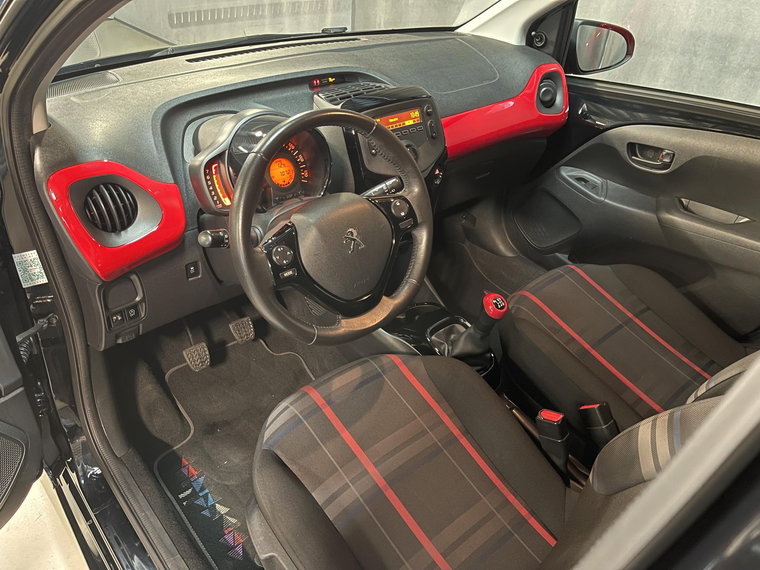 Vehicle Image 11