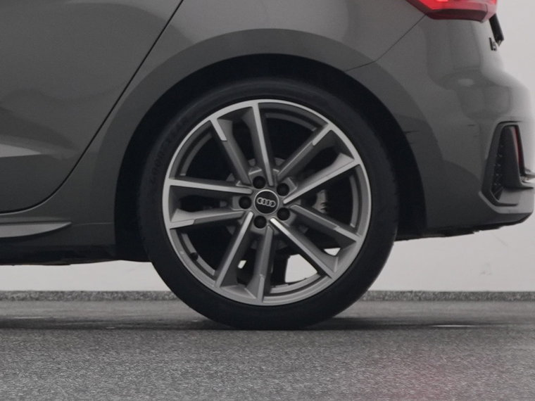 Vehicle Image 40