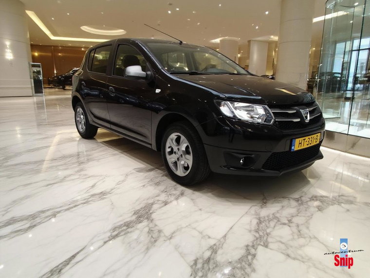 Vehicle Image 12