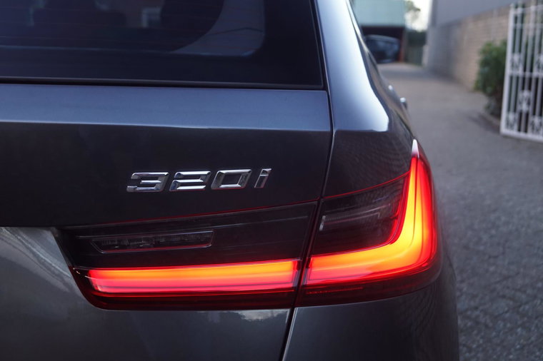 Vehicle Image 32
