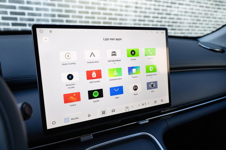 Vehicle Image 12