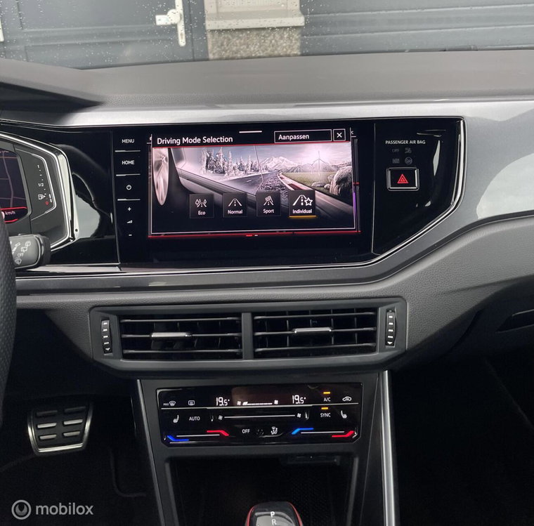 Vehicle Image 52