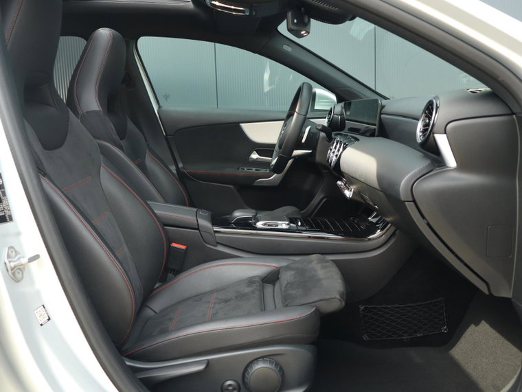 Vehicle Image 38