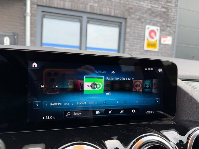 Vehicle Image 25