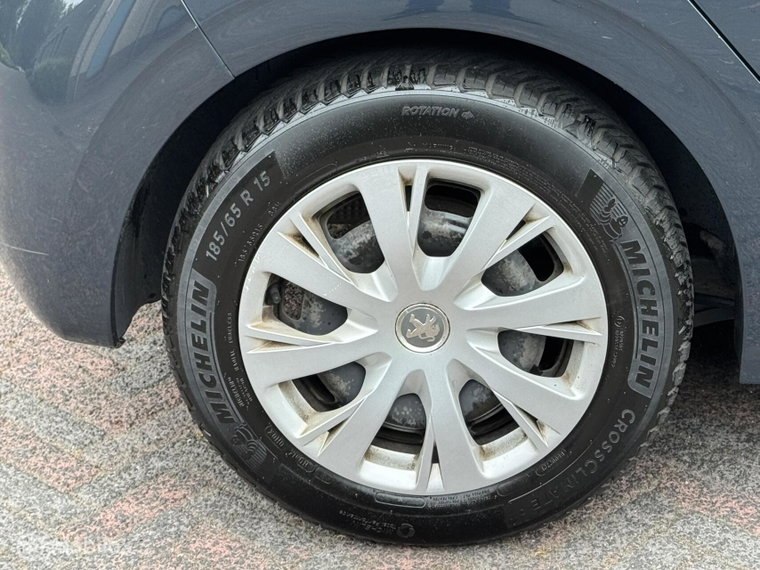 Vehicle Image 21