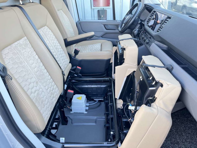 Vehicle Image 16